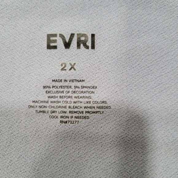 Evri Flutter Sleeve Top Size 2x - Picture 4 of 5